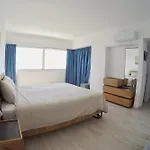 Lejlighed Stunning Top-floor Beachfront *