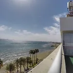 Stunning Top-floor Beachfront Lejlighed
