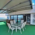 Lejlighed Stunning Top-floor Beachfront