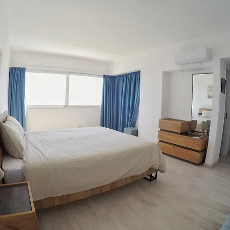 Apartamento Stunning Top-floor Beachfront Larnaca