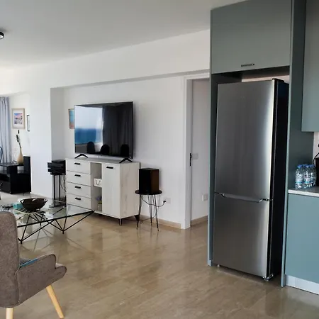 Stunning Top-floor Beachfront Apartamento *