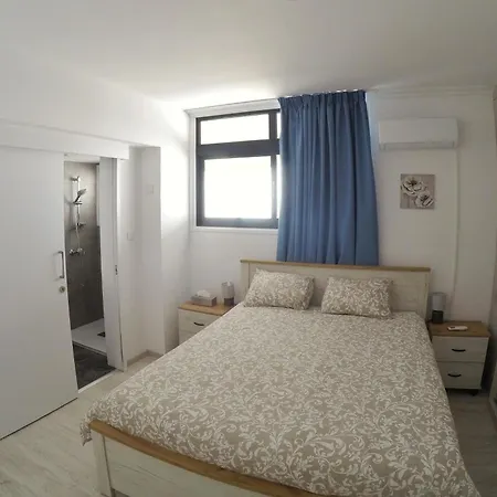 Stunning Top-floor Beachfront