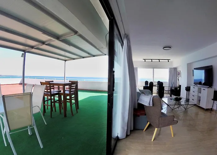 Stunning Top-floor Beachfront Appartement *