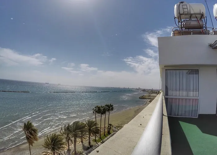 Stunning Top-floor Beachfront Appartement