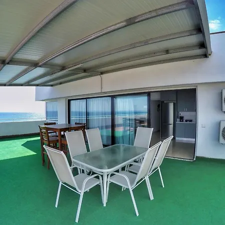 شقة Stunning Top-floor Beachfront لارنكا