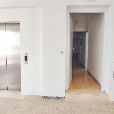 Stunning Top-floor Beachfront شقة *
