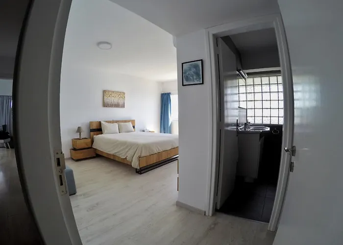 Stunning Top-floor Beachfront דירה