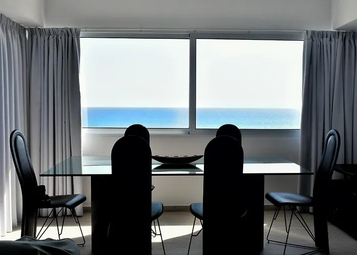 דירה Stunning Top-floor Beachfront לרנקה