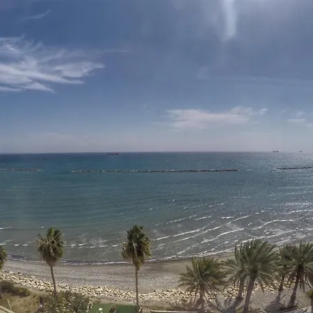 Daire Stunning Top-floor Beachfront Larnaca